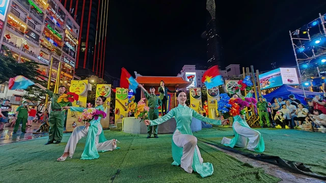 "Âm sắc phương Nam" - những thanh âm nồng nàn chào mừng 50 năm thống nhất đất nước
