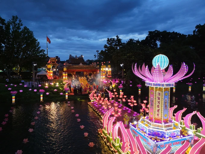 Festival Huế 2024: Lễ hội hoa đăng tại bến Nghinh Lương Đình