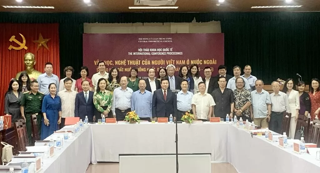 Người Việt Kỳ vọng về bước phát triển mới về văn học, nghệ thuật của người Việt Nam ở nước ngoài