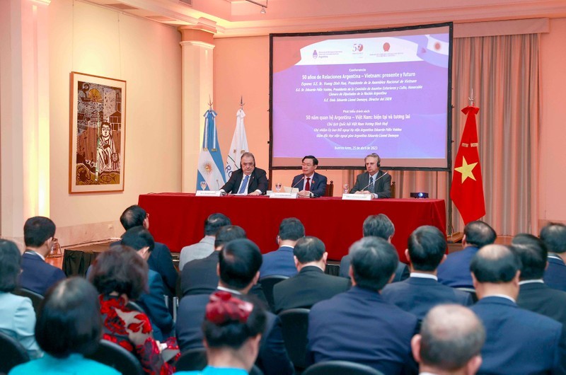 Đẩy mạnh các lĩnh vực đầu tư, khoa học và công nghệ giữa Việt Nam và Argentina