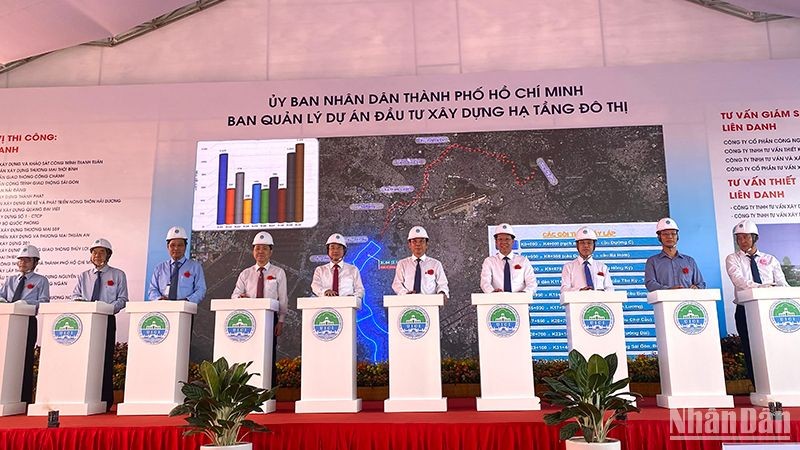 Hồi sinh 32km tuyến kênh dài nhất Thành phố Hồ Chí Minh