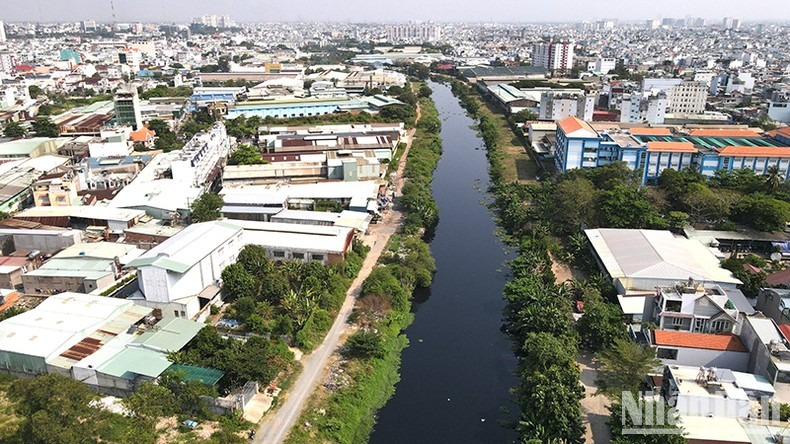 Hồi sinh 32km tuyến kênh dài nhất Thành phố Hồ Chí Minh ảnh 1