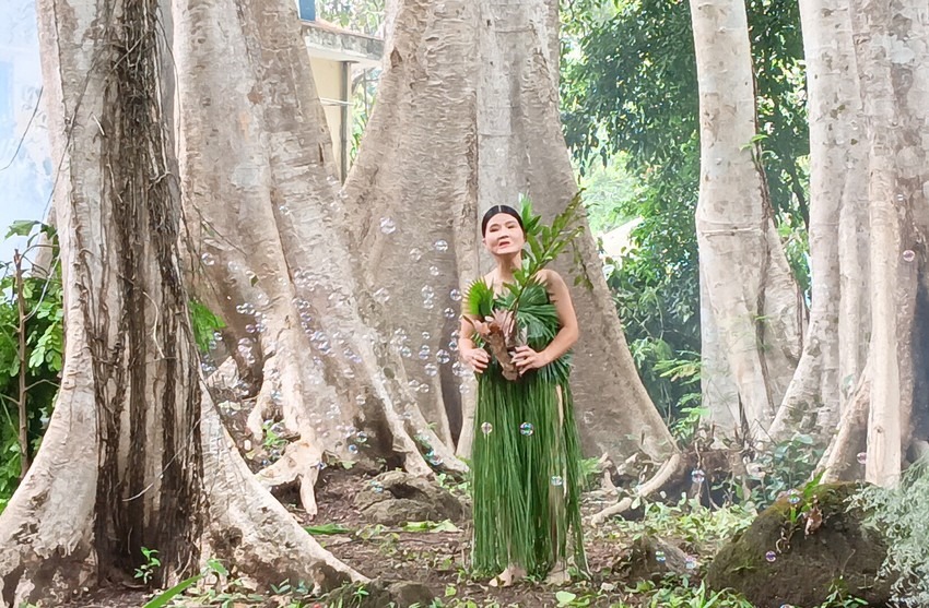 NTK Minh Hạnh dùng bộ sưu tập từ hoa, lá cành kêu gọi bảo vệ môi trường  ảnh 9