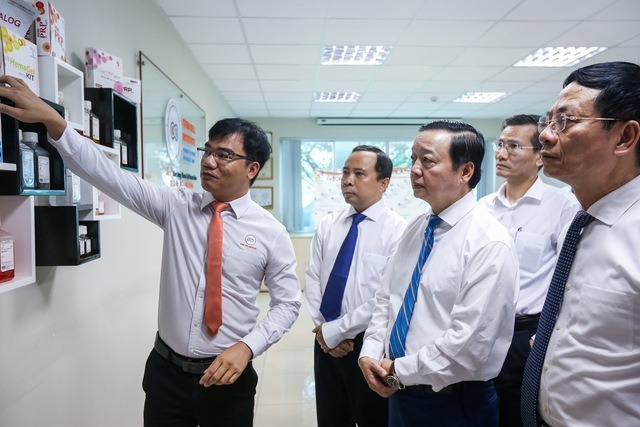 Phó Thủ tướng Trần Hồng Hà làm việc tại ĐH Quốc gia TP.HCM - Ảnh 1. Phó Thủ tướng Trần Hồng Hà làm việc tại ĐH Quốc gia TP.HCM - Ảnh 1.