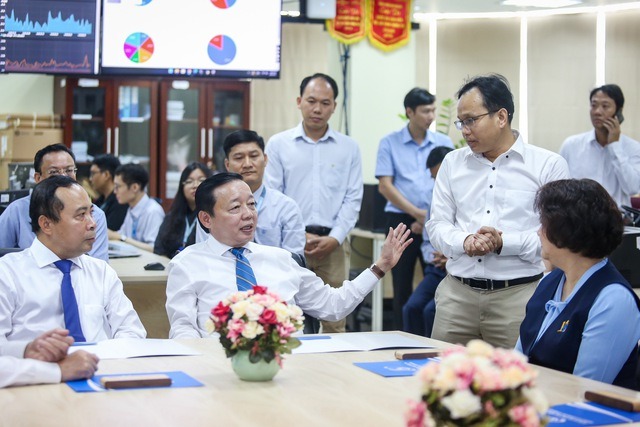 Phó Thủ tướng Trần Hồng Hà làm việc tại ĐH Quốc gia TP.HCM - Ảnh 4. Phó Thủ tướng Trần Hồng Hà làm việc tại ĐH Quốc gia TP.HCM - Ảnh 4.