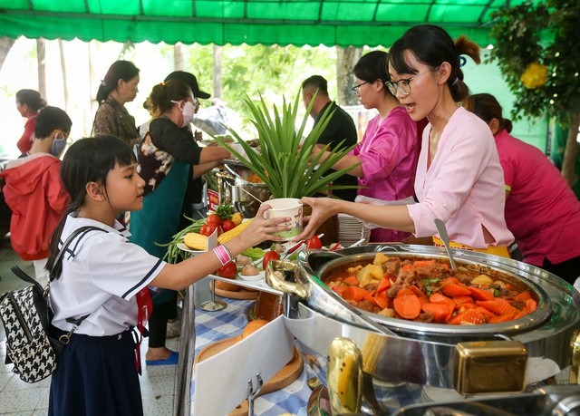 Ngày hội trung thu ấm áp của hơn 500 trẻ mồ côi  - Ảnh 5.