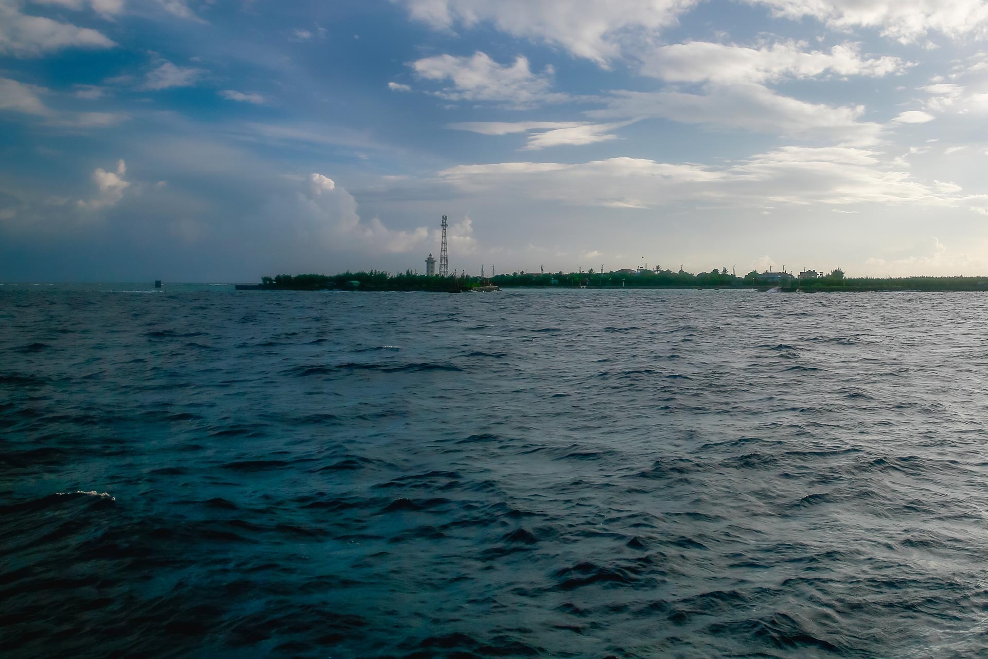 Đảo Sinh Tồn, view triệu đô