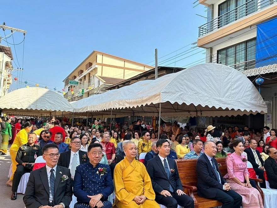 Lễ khánh thành có sự tham dự của đông đảo bà con kiều bào.