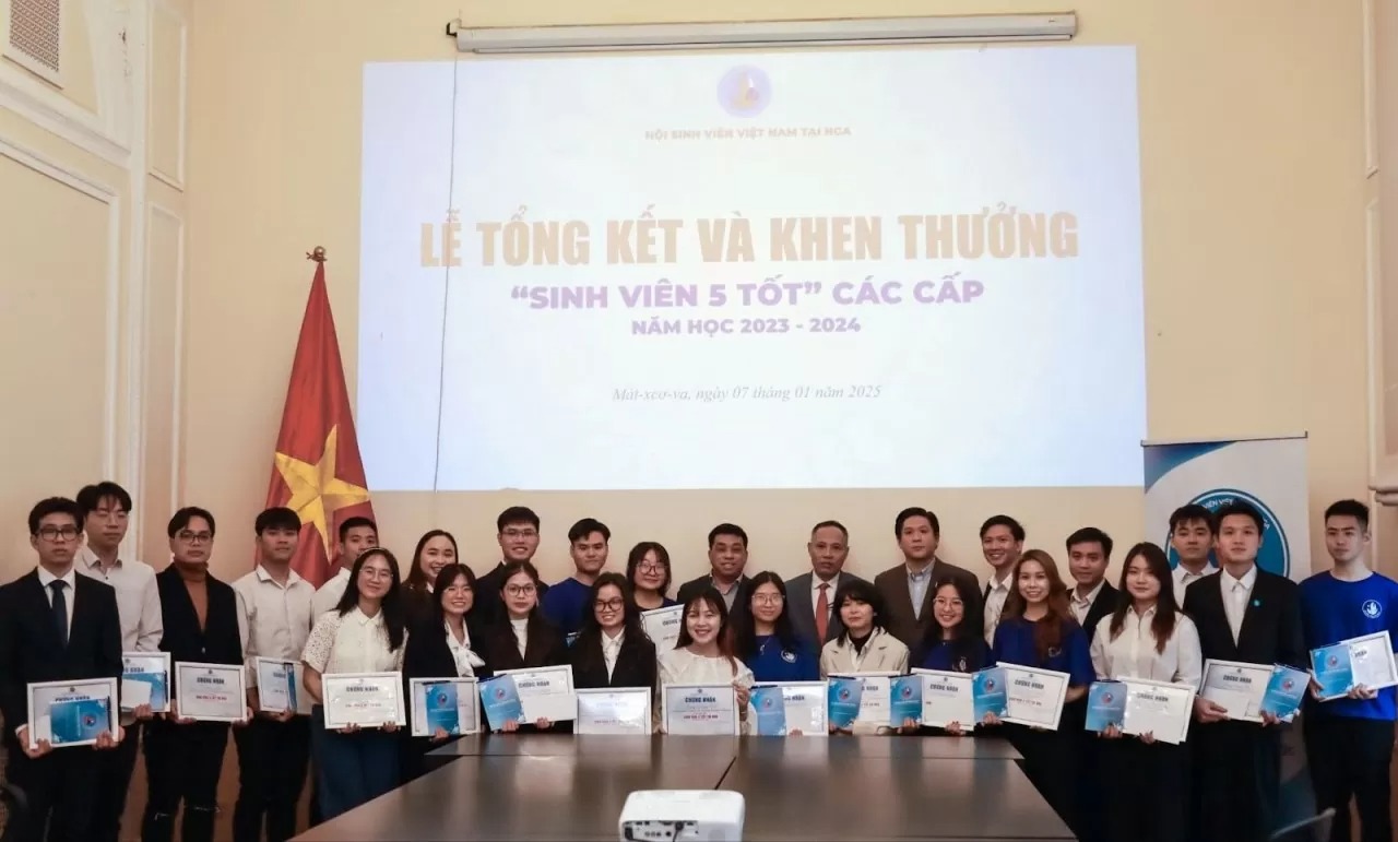 Tuyên dương sinh viên Việt Nam đạt danh hiệu 'Sinh viên 5 tốt' năm 2024 tại Nga