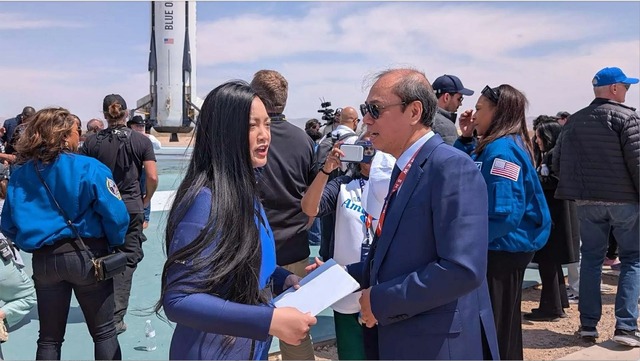 Chủ tịch nước chúc mừng người phụ nữ gốc Việt đầu tiên bay vào vũ trụ- Ảnh 1.
